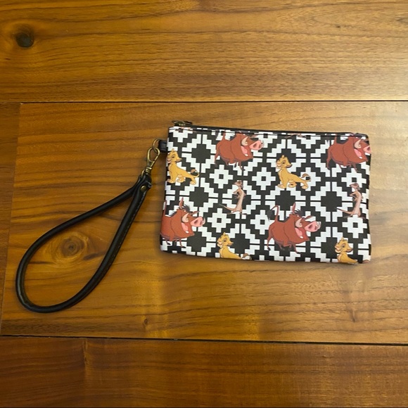 Disney Handbags - 💰 The lion king Wristlet wallet coin purse 💰
